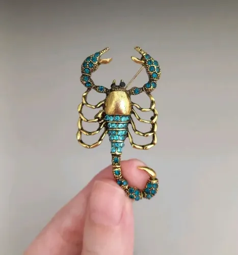 Broche Escorpião de Strass Azul (novo)