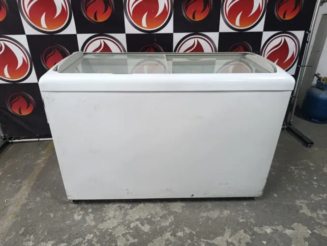 Freezer horizontal 2 portas expositora 110 volts 336 litros marca METALFRIO