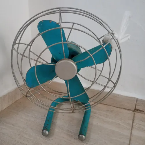 Ventilador antigo azul de mesa Decoração