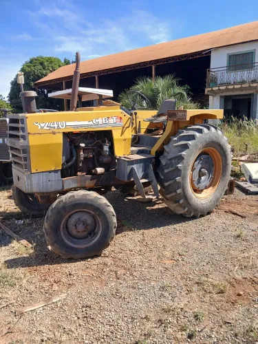 Trator cbt 8240