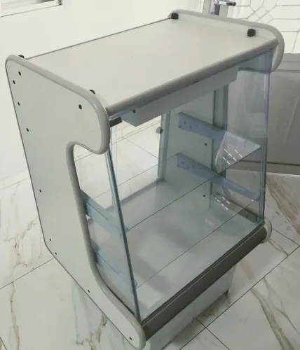 Balcão expositor de vidro branco seminovo-conservado