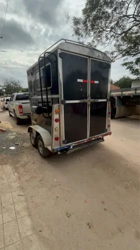 Trailer de dois cavalos