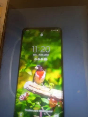 Vendo um secular Samsung cor branca A31 5 G 128 GB tem nota fiscal 
