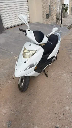 Suzuki Burgman 125 - Scooter Automática - Econômica