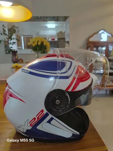 Givi X 22 número 58 com viseira solar.