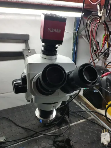 Microscópio de Bancada completo