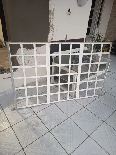 Janela de Ferro com Vidro Fumê Temperado