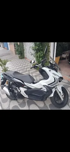 Vendo moto ADV 2021 única dona