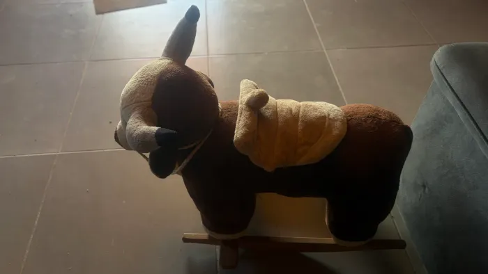 Boi de balanço em pelúcia