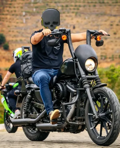 Harley Davidson Sportster Iron 883 Lindíssima Black