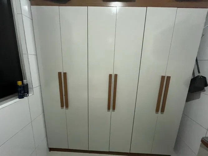 Guarda roupa 6 portas, 2 gavetas