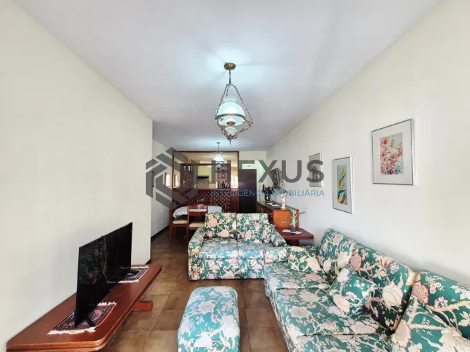 Apartamento com varanda e lazer a 200m da praia nas Pitangueiras, Guarujá