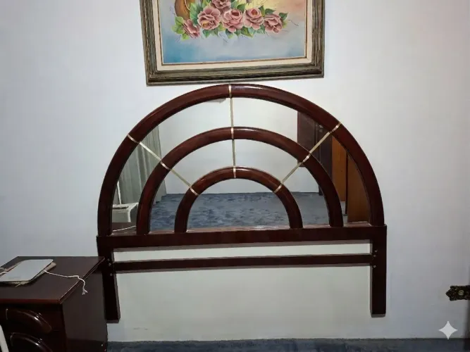 Cabeceira de cama casal e mesa de cabeceira