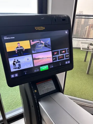 Ergômetro de Membros Superiores Technogym Excite Top 1000 Unity