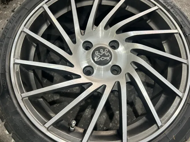 Roda carro aro 17 4 furos