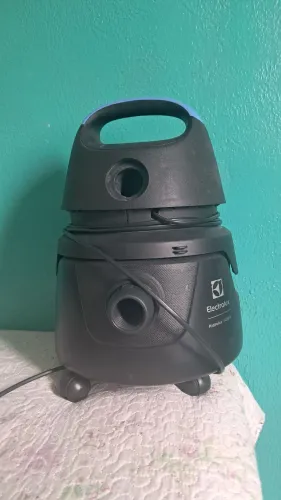 Vendo um aspirador da Electrolux