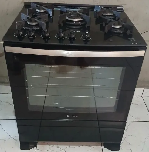 Vendo fogão 5 bocas mesa de vidro, elétrico com luz no forno.