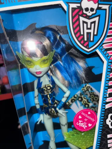 Frankie Stein Make me Splash Monster High