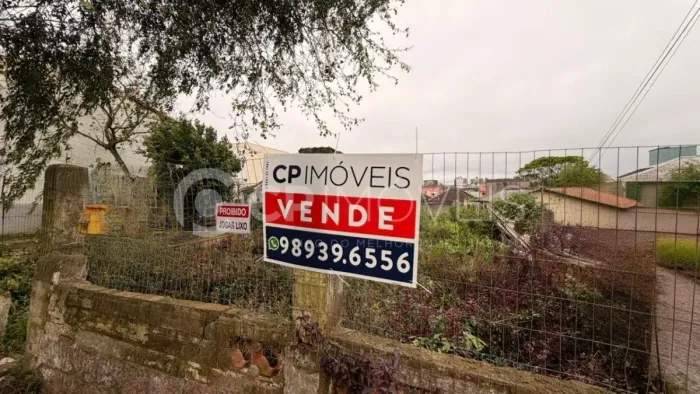 Terreno á venda no bairro Vila Ipiranga em Porto Alegre.