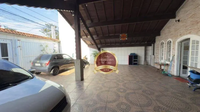 Casa Ampla com Piscina, Área Gourmet e Garagem para 6 Carros