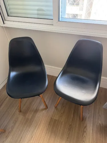Dupla de Cadeiras Eames pretas - Tok Stok