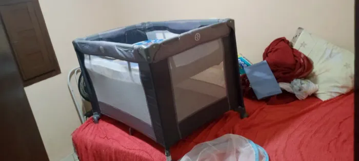 Vende-se um quadro mais  colchão muito novo pouco usado *