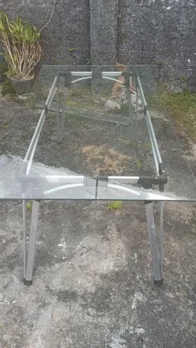 Mesa de vidro.