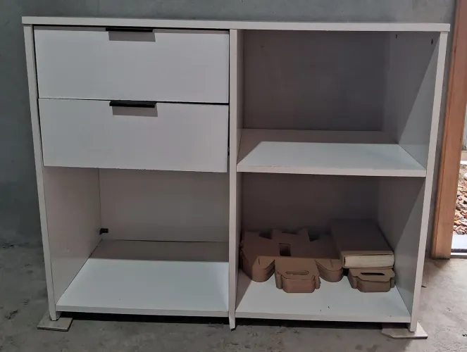 Mesa com gavetas