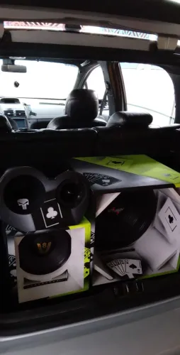 Caixa de som automotivo