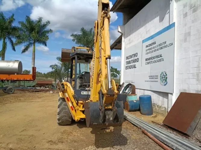 Retroescavadeira New holland lb 90