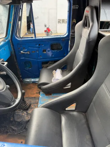 Ford F-75 4X4 2.3 1988