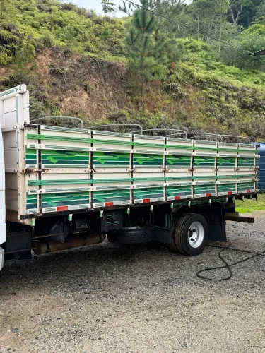 Carroceria de Madeira de Lei para Caminhão 5,25 x 2,25 m
