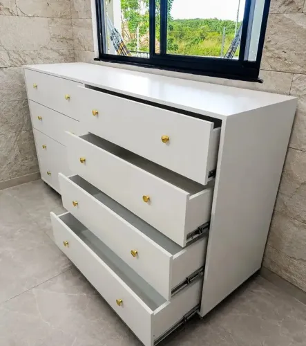 Cômoda De Oito Gavetões Com Rodízio L 1.90 M