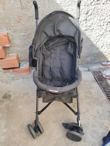 Carrinho bebê guarda chuva