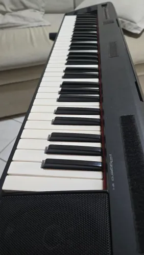 Piano digital yamaha piagero np 12 5 oitavas com pedal.
