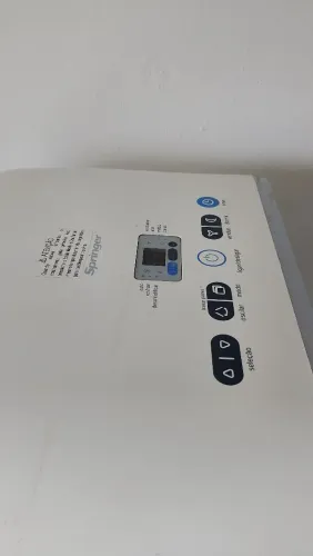 Ar condicionado portátil , marca Springer. Na cor Branco e cinza.