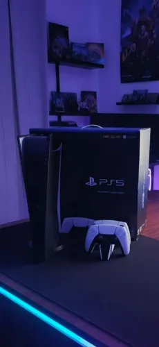 PlayStation 5 digital com 2 controles e carregador