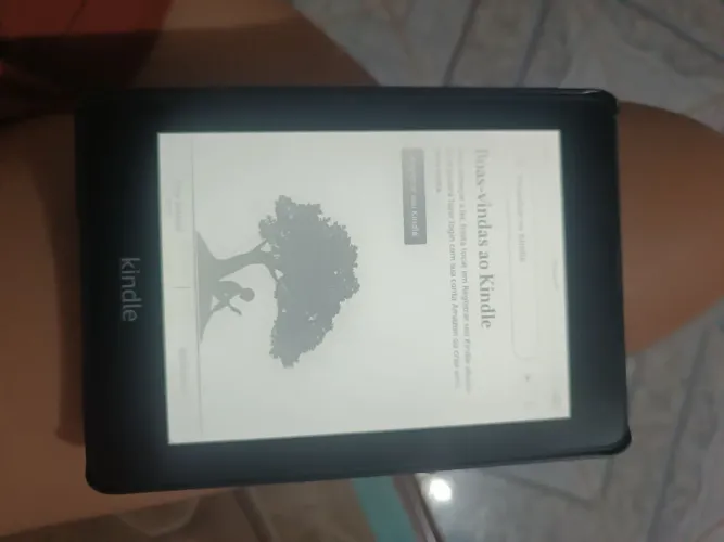 Kindle 10ª geração com tela esbranquiçada