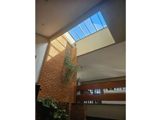 Sobrado para venda possui 486 metros quadrados com 6 quartos, num terreno de 720m2