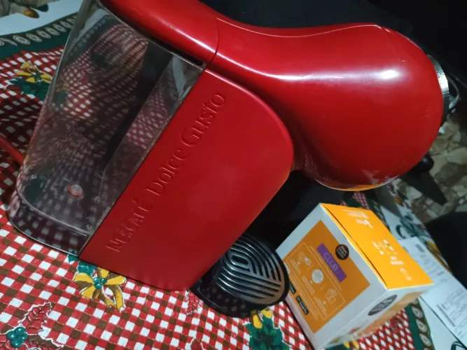 Cafeteira Dulce gusto vermelha