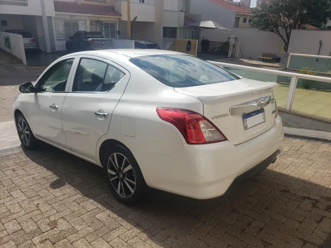 Nissan Versa Unique 1.6 16V Flexstart 4P Aut. 2017
