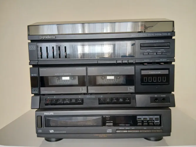 Aparelho de som com toca discos vinil