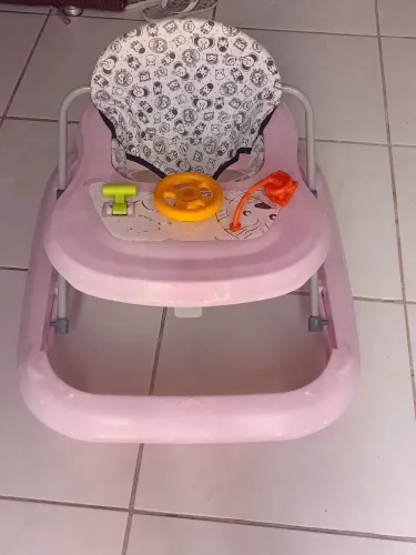 <br>? Andador de bebê à venda! Em ótimo estado, aproveite!<br>? 