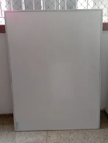Quadro branco 1,20 x 90 cm usado 