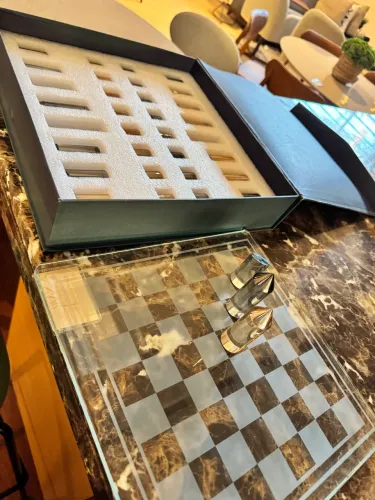 Jogo de xadrez de vidro com caixa (de 1200,00 por 789,00)
