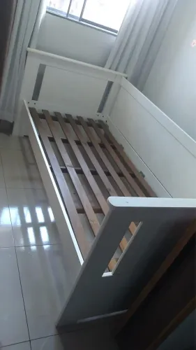 Cama de solteiro com auxiliar 