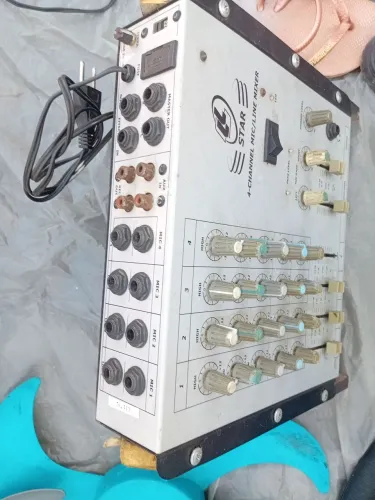 Mesa de som de 4 canais