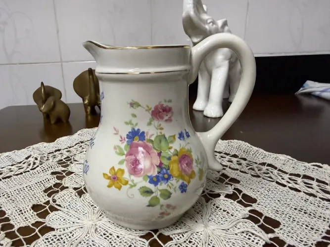 Antiga Leiteira em porcelana Nadir 