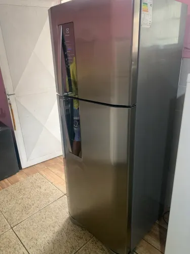 Geladeira Eletrolux inox