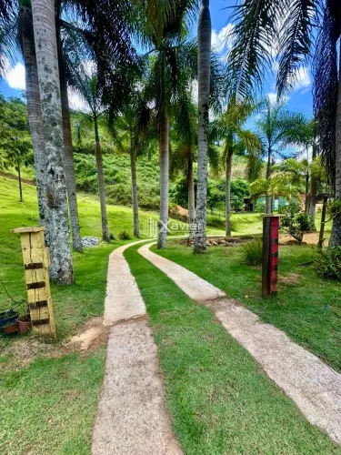 Sítio à venda com 4 alqueires em Santa Leopoldina - Casa Triplex com 9 suítes, cachoeira e